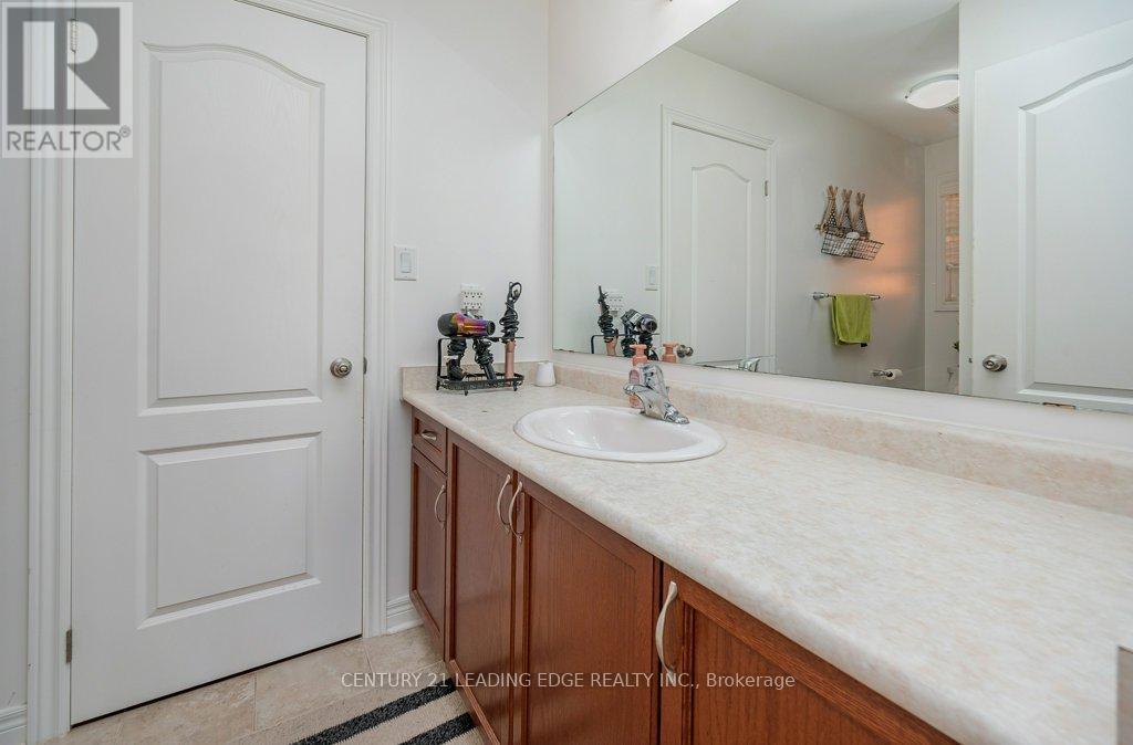 1 Russel Drive, Bradford West Gwillimbury, Ontario  L4G 7K5 - Photo 27 - N12047500