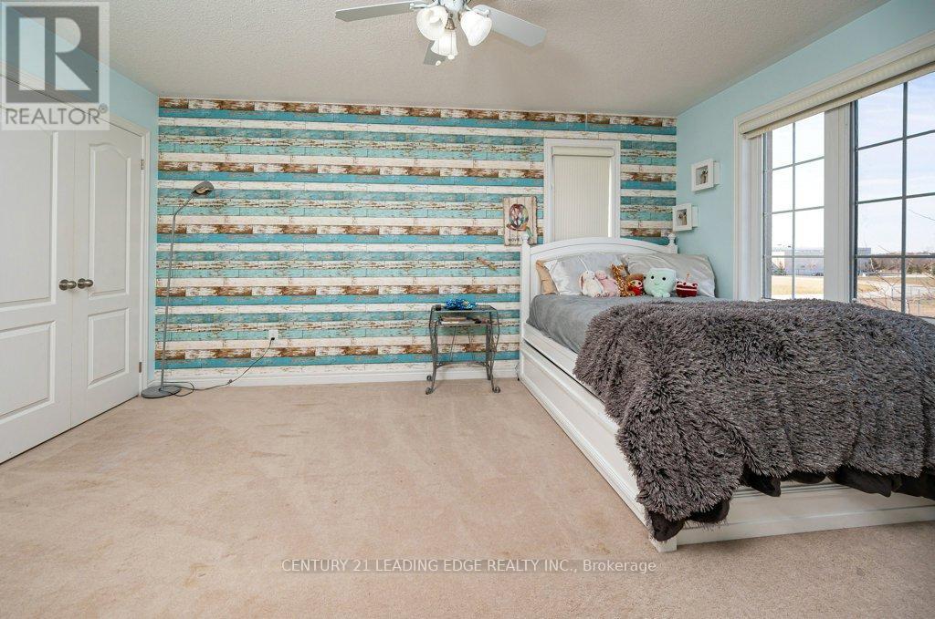 1 Russel Drive, Bradford West Gwillimbury, Ontario  L4G 7K5 - Photo 30 - N12047500