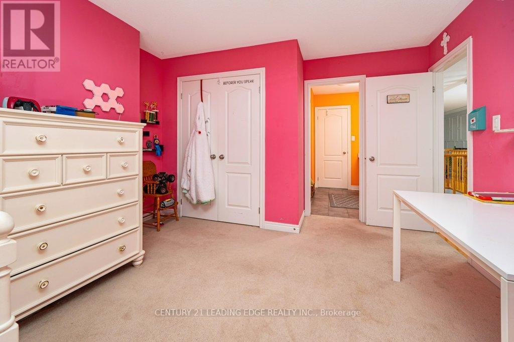 1 Russel Drive, Bradford West Gwillimbury, Ontario  L4G 7K5 - Photo 32 - N12047500