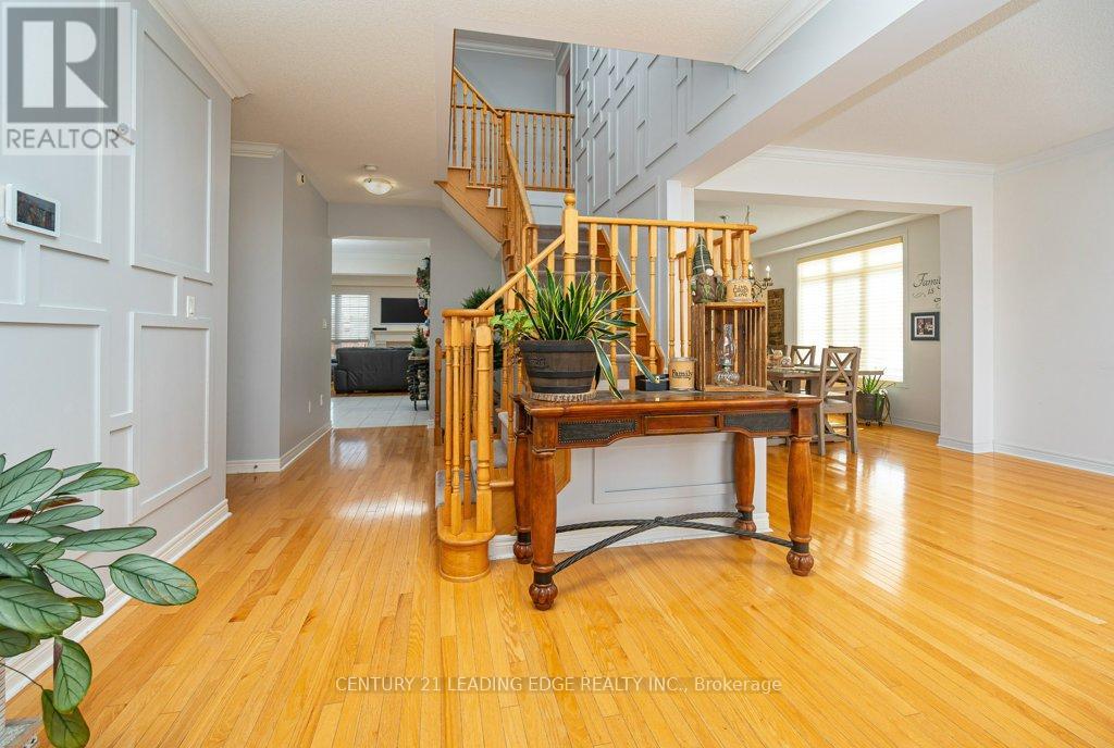 1 Russel Drive, Bradford West Gwillimbury, Ontario  L4G 7K5 - Photo 6 - N12047500