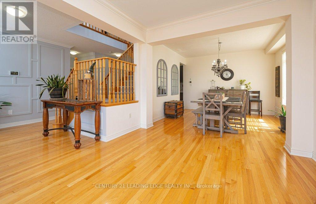 1 Russel Drive, Bradford West Gwillimbury, Ontario  L4G 7K5 - Photo 8 - N12047500