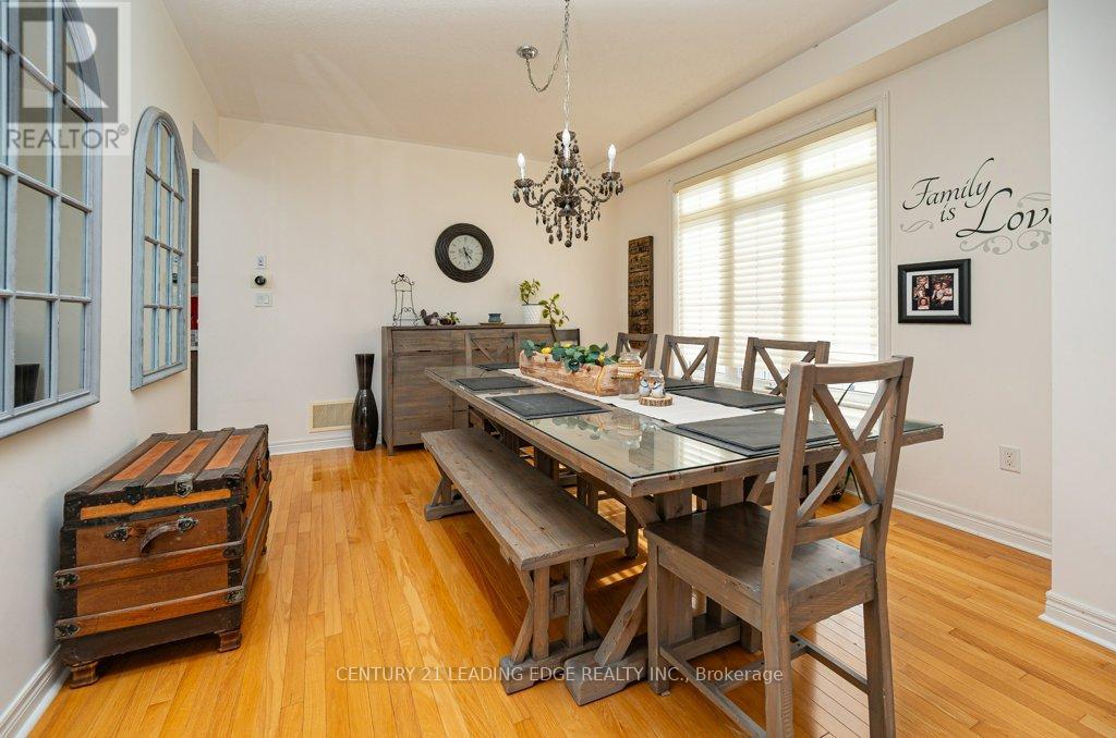 1 Russel Drive, Bradford West Gwillimbury, Ontario  L4G 7K5 - Photo 9 - N12047500