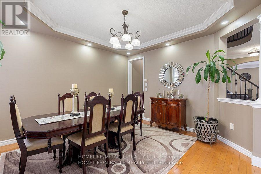 38 Sparta Drive, Brampton, Ontario  L6P 1H8 - Photo 4 - W12047537