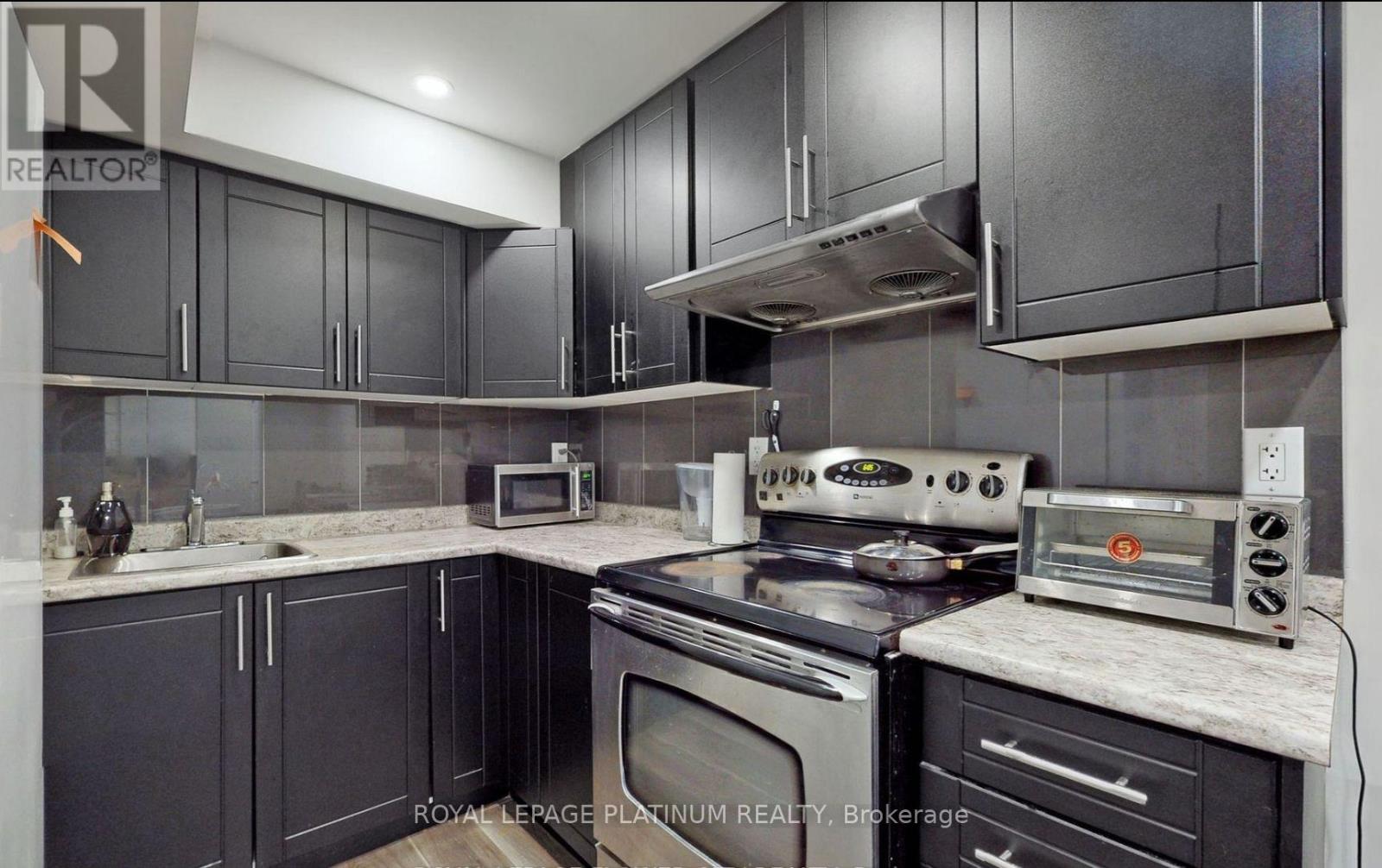 19 Dolly Varden Drive, Brampton (Sandringham-Wellington), Ontario  L6R 3K3 - Photo 33 - W12047548