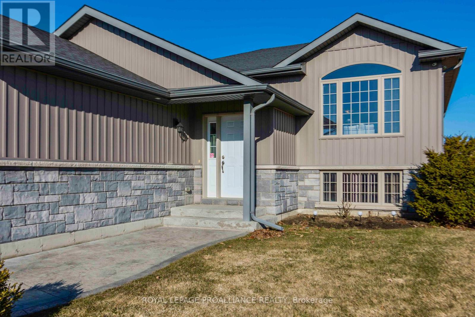 Property at 17 PIER DRIVE image 2