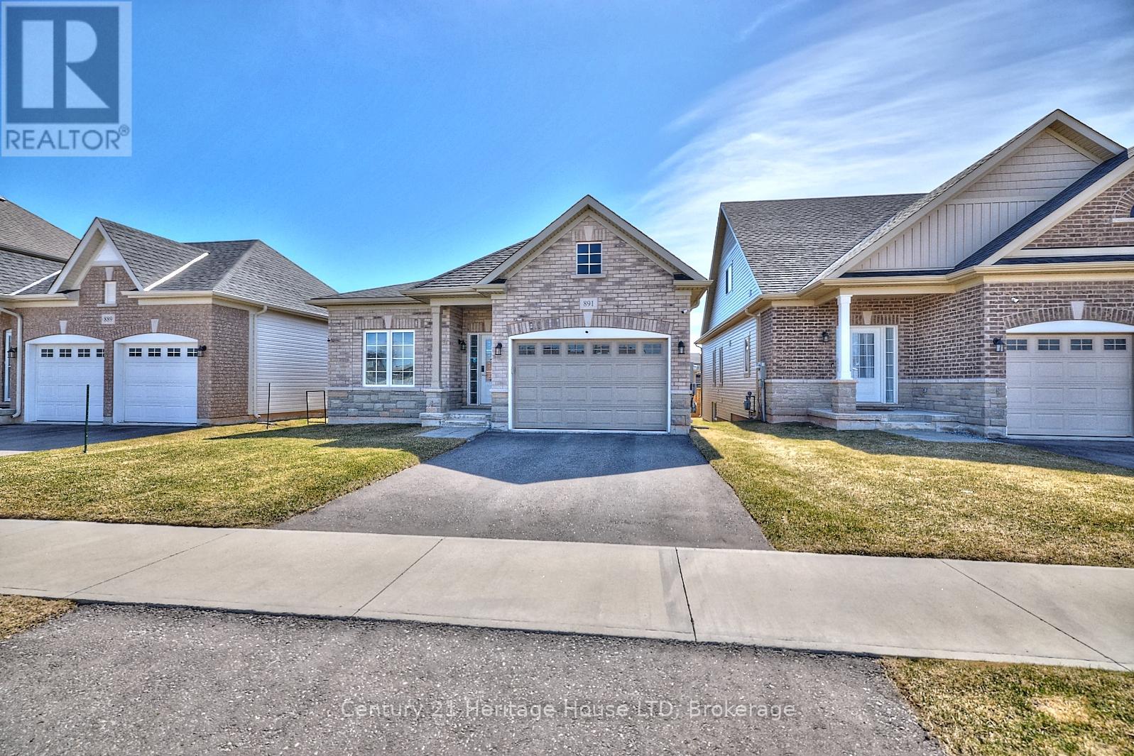 891 Burwell Street, Fort Erie, Ontario  L2A 0E9 - Photo 2 - X12047632