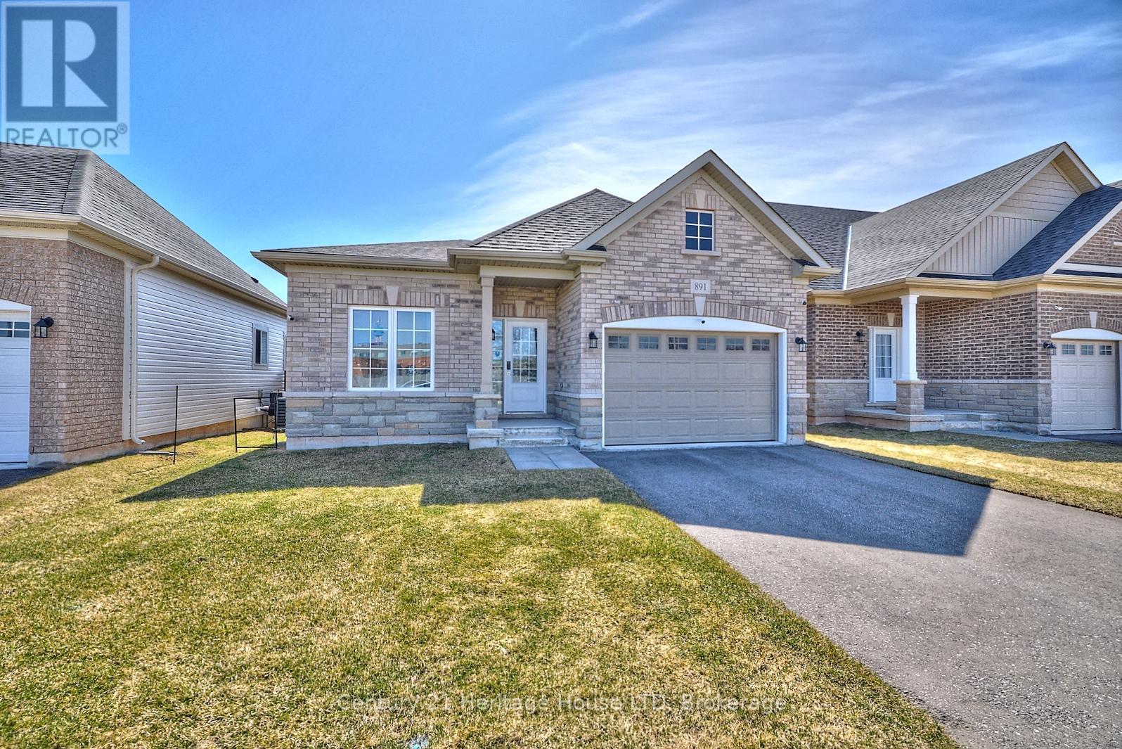891 Burwell Street, Fort Erie, Ontario  L2A 0E9 - Photo 3 - X12047632