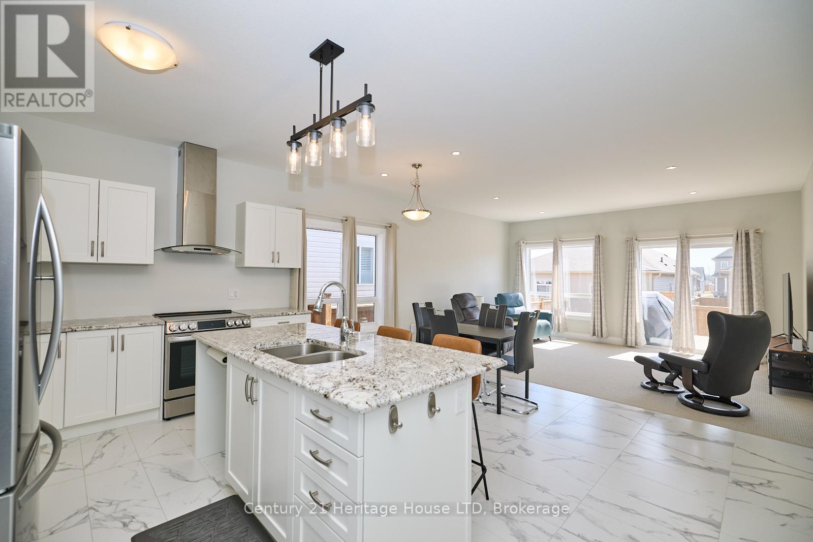 891 Burwell Street, Fort Erie, Ontario  L2A 0E9 - Photo 4 - X12047632