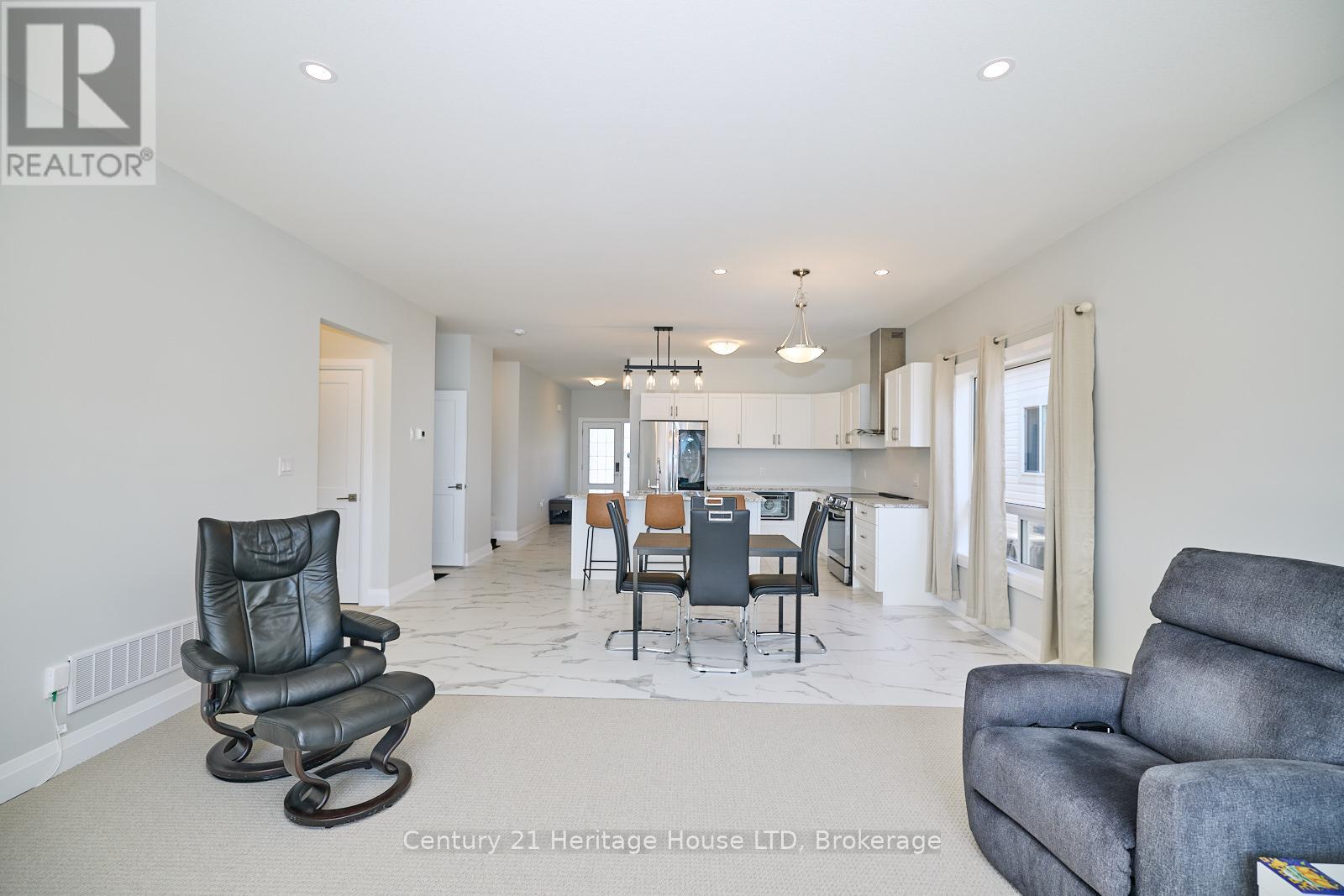 891 Burwell Street, Fort Erie, Ontario  L2A 0E9 - Photo 9 - X12047632
