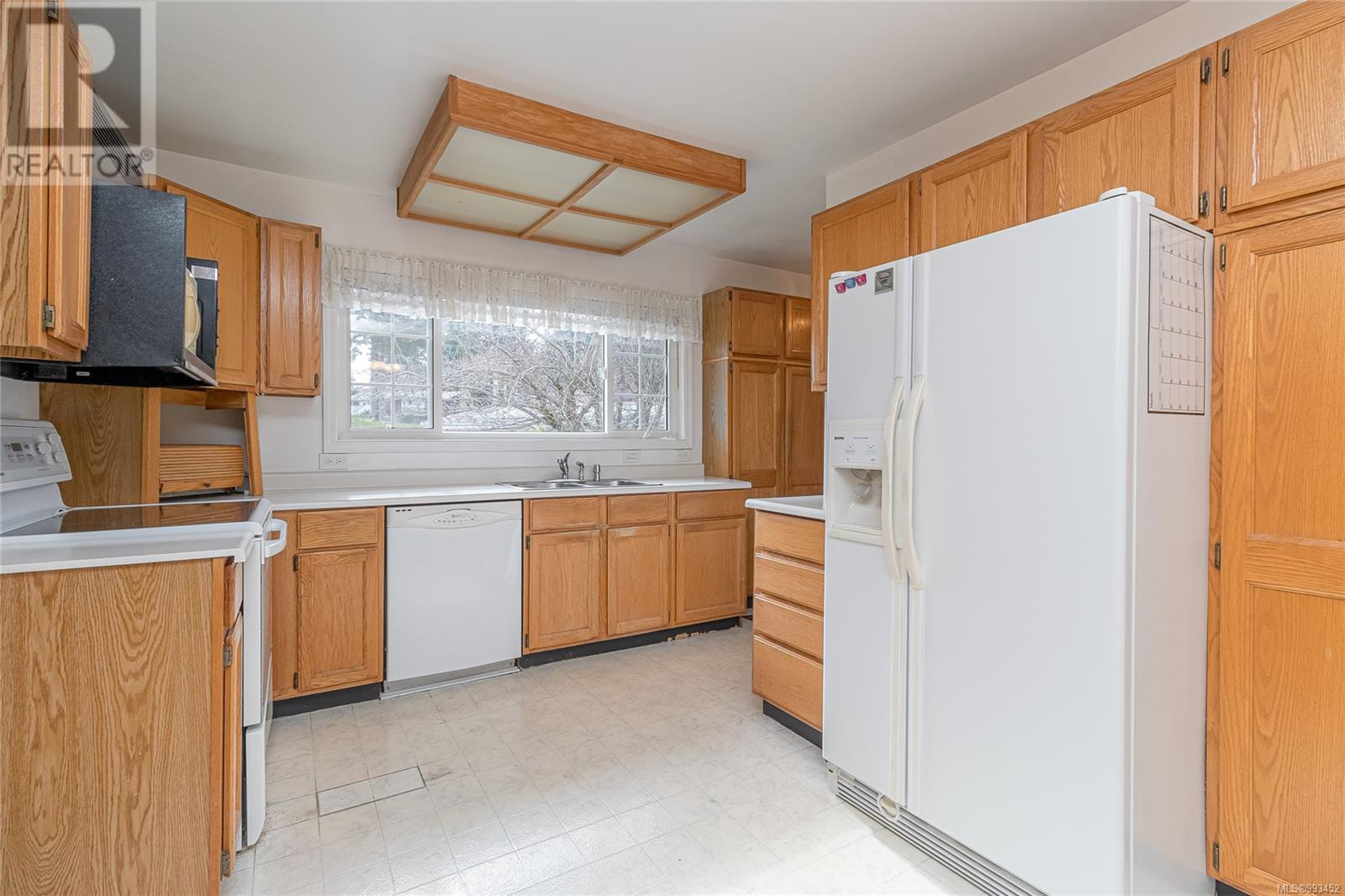 Property at 28 Cottonwood St image 5