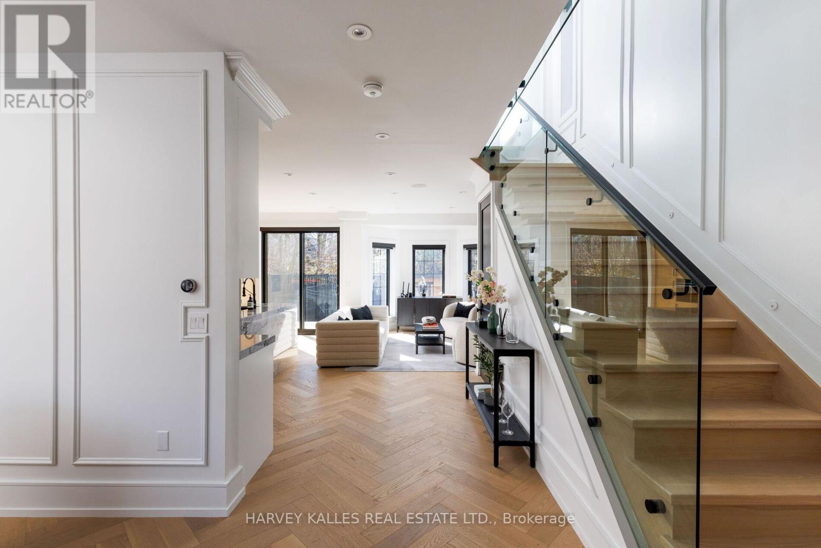 Property at 233 MACPHERSON AVENUE image 4