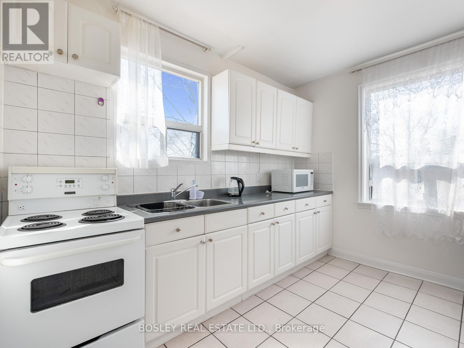 7 - 41 Marina Avenue, Toronto (Long Branch), Ontario  M8W 1K5 - Photo 8 - W12047619