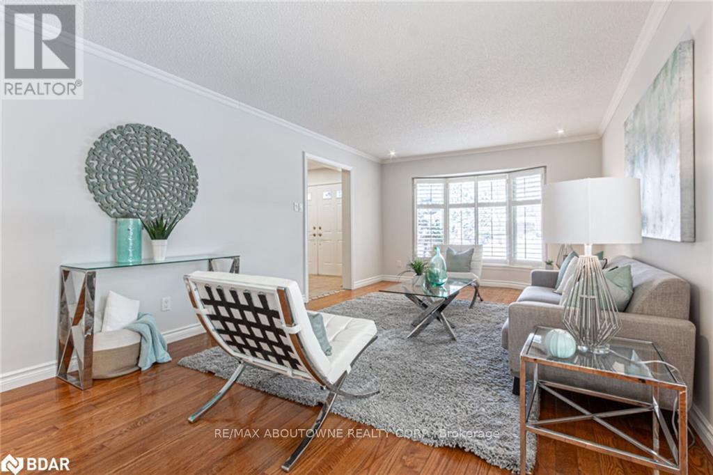 Property at 398 BARCLAY CRESCENT image 5