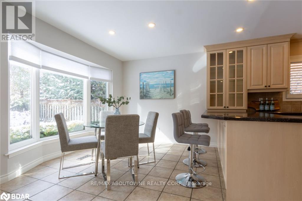 398 Barclay Crescent, Oakville, Ontario  L6J 6H9 - Photo 8 - W12047708