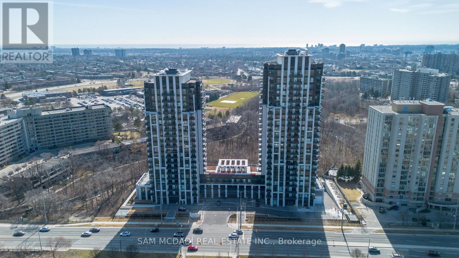 1207 - 204 Burnhamthorpe Road E, Mississauga, Ontario  L5A 4L4 - Photo 2 - W12047737