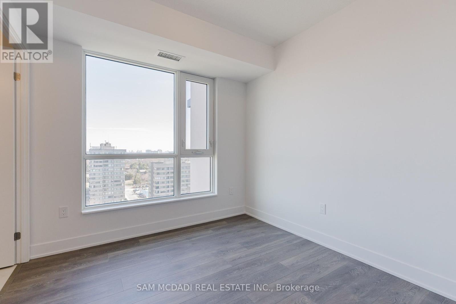 1207 - 204 Burnhamthorpe Road E, Mississauga, Ontario  L5A 4L4 - Photo 8 - W12047737