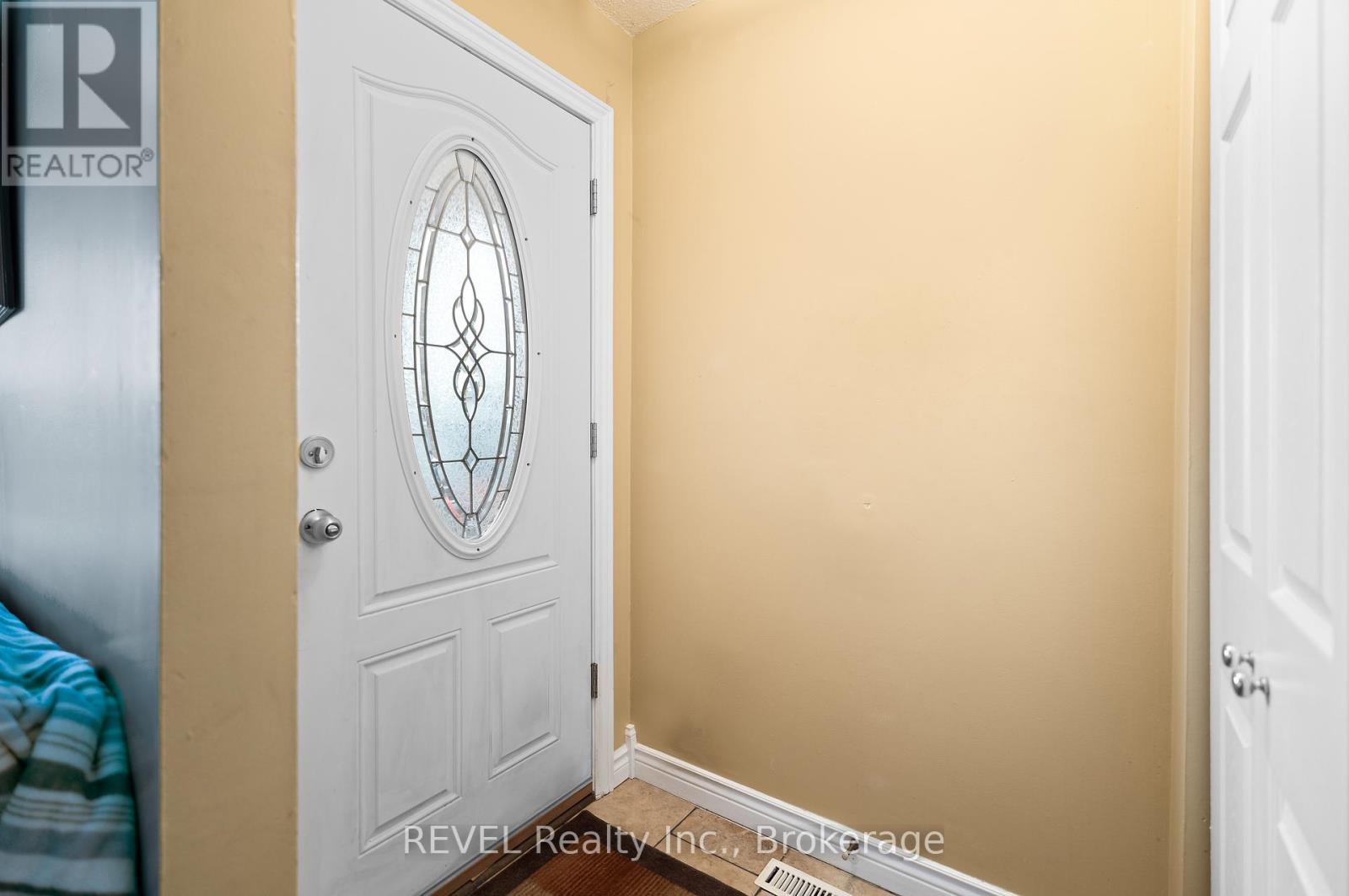 16 Dodds Court, Fort Erie, Ontario  L2A 5Z2 - Photo 8 - X12047911
