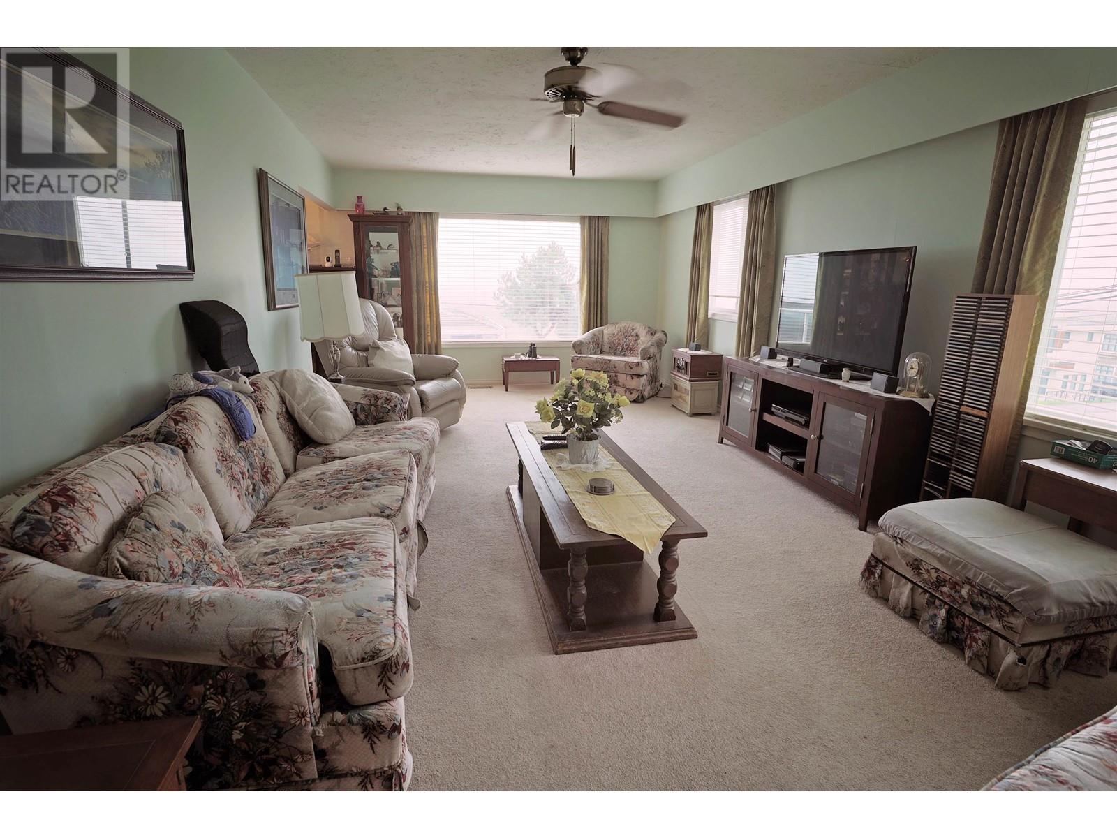 8376 Royal Oak Avenue, Burnaby, British Columbia  V5J 4L2 - Photo 4 - R2981489