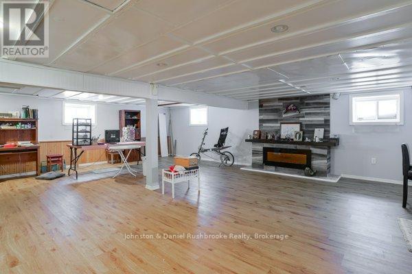 20 Twigs End E, Gravenhurst, Ontario  P0B 1J0 - Photo 16 - X12047874