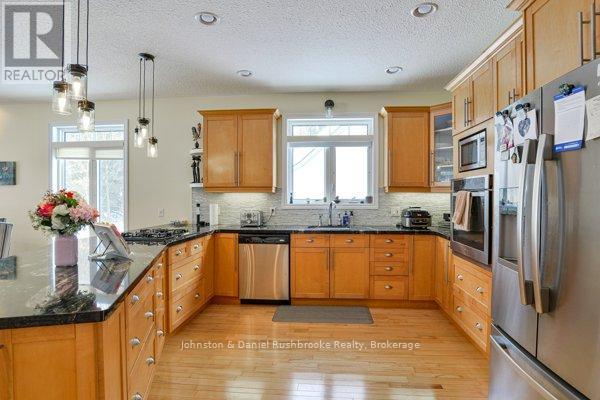 20 Twigs End E, Gravenhurst, Ontario  P0B 1J0 - Photo 7 - X12047874