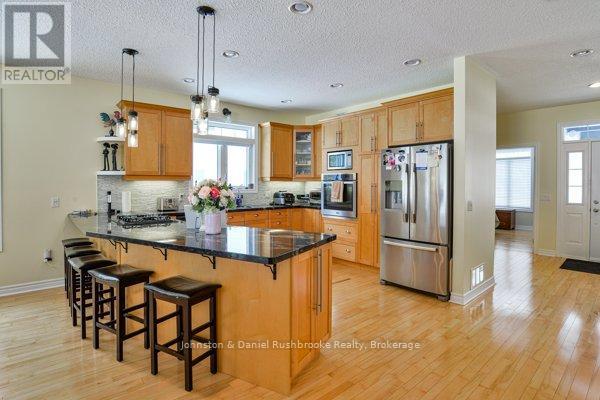 20 Twigs End E, Gravenhurst, Ontario  P0B 1J0 - Photo 8 - X12047874