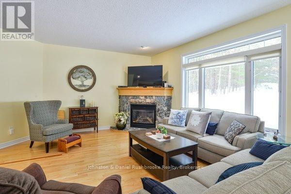 20 Twigs End E, Gravenhurst, Ontario  P0B 1J0 - Photo 9 - X12047874
