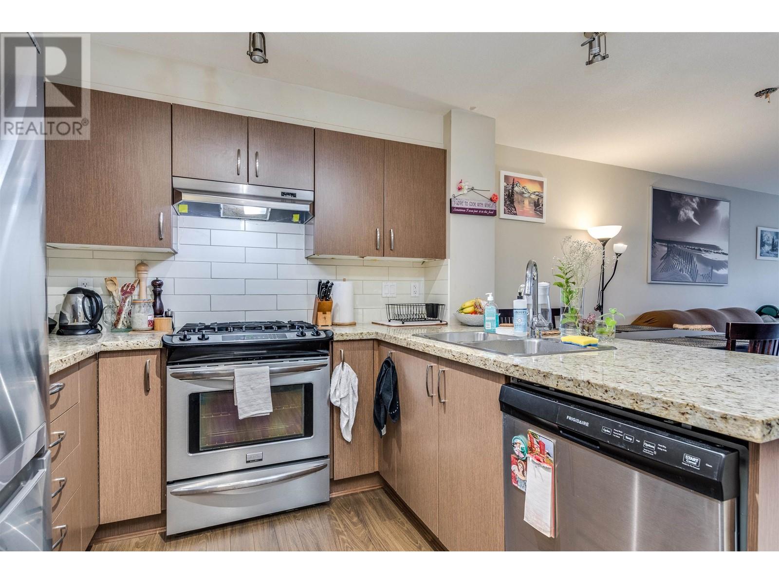 302 3105 Lincoln Avenue, Coquitlam, British Columbia  V3B 0E1 - Photo 5 - R2982609
