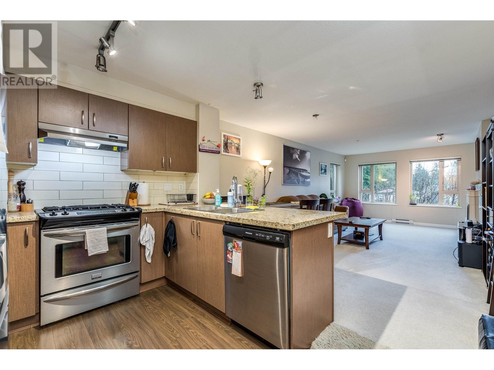 302 3105 Lincoln Avenue, Coquitlam, British Columbia  V3B 0E1 - Photo 4 - R2982609