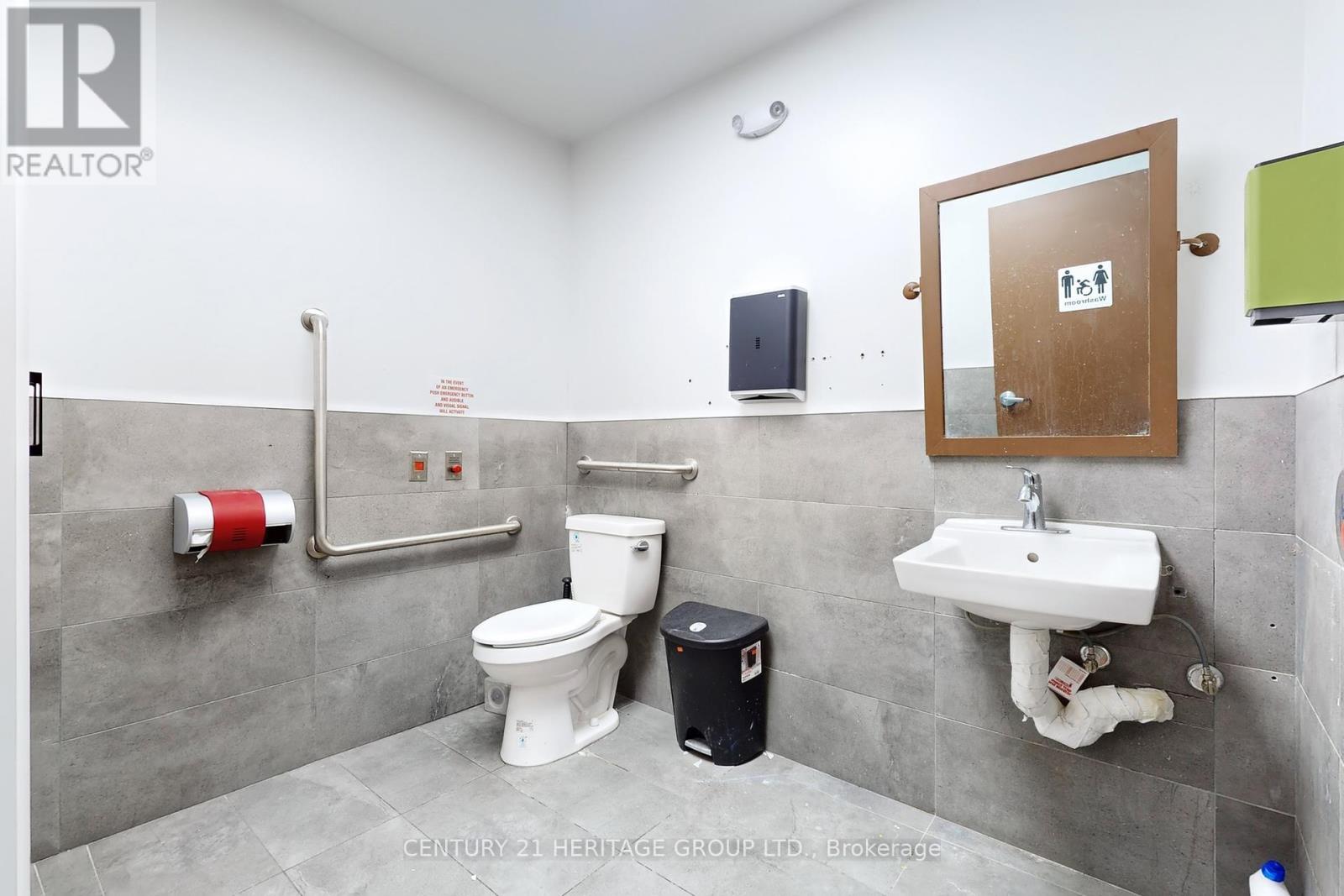 B2 - 1960 Lawrence Avenue, Toronto, Ontario  M1R 2Z1 - Photo 8 - E12047867