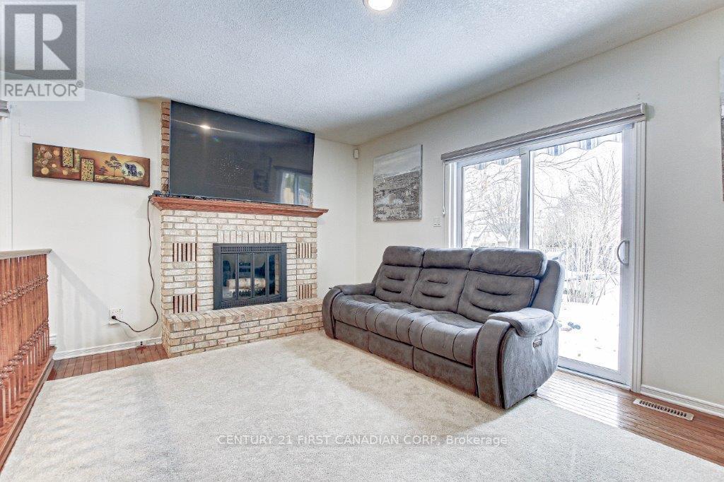 Photo 15 of 30 for 1 Muskoka Crescent