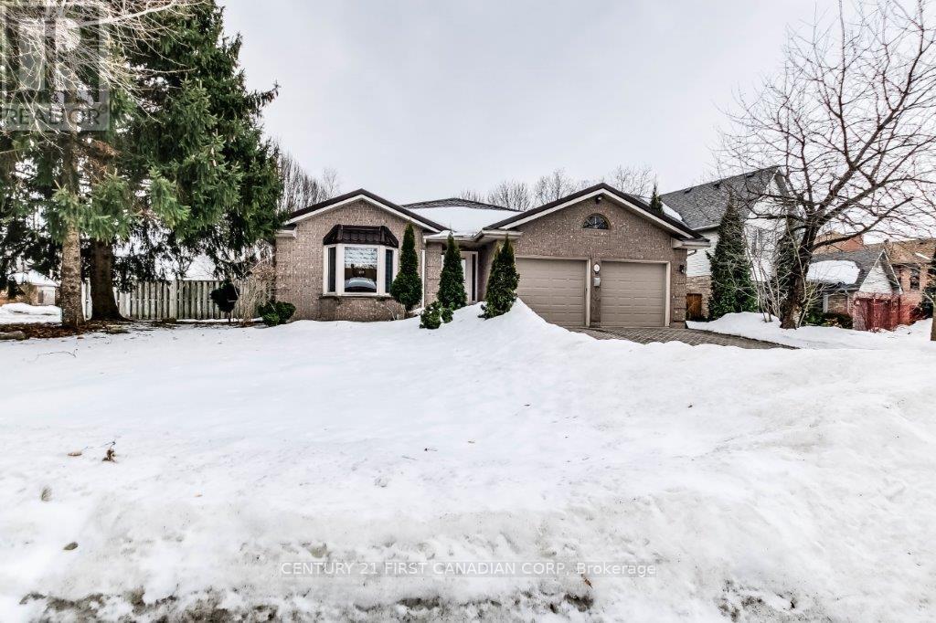 Photo 2 of 30 for 1 Muskoka Crescent