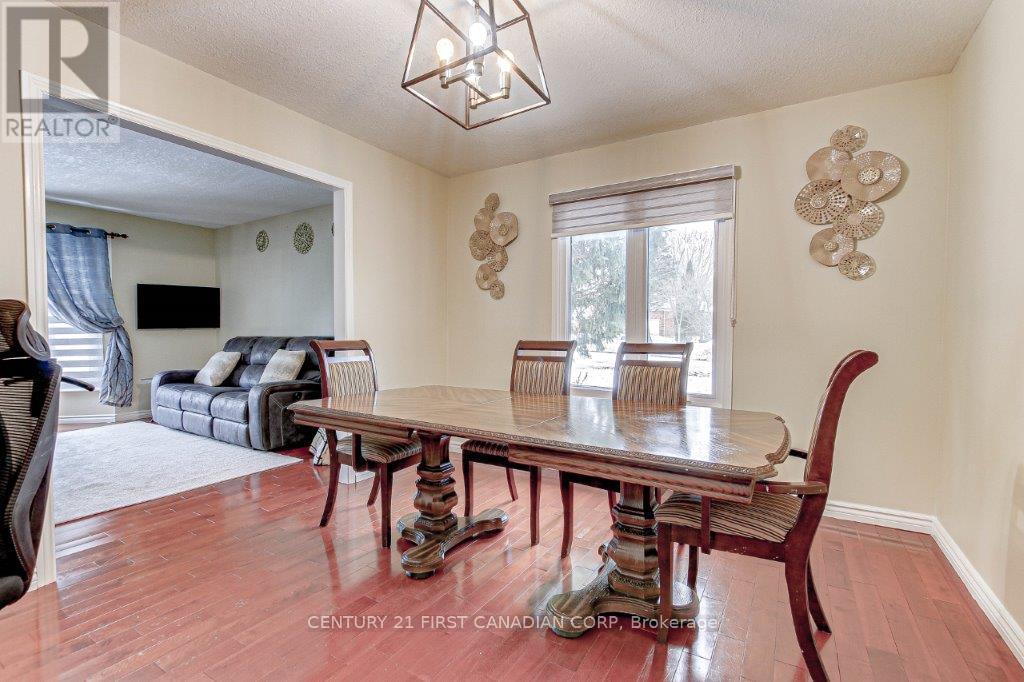 Photo 9 of 30 for 1 Muskoka Crescent