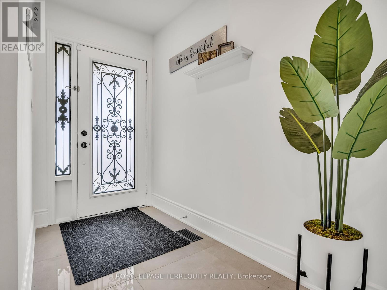 Property at 13 HUMBERSHED CRESCENT image 3
