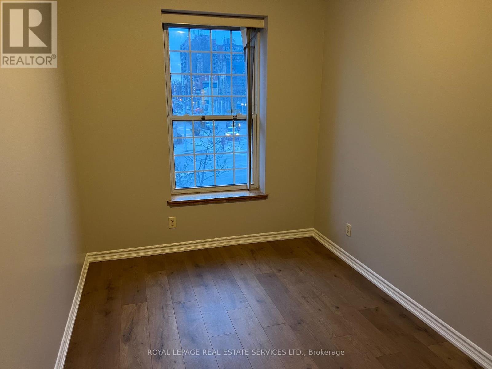 205 - 51 Wyndham Street, Guelph, Ontario  N1H 4E4 - Photo 6 - X12047806