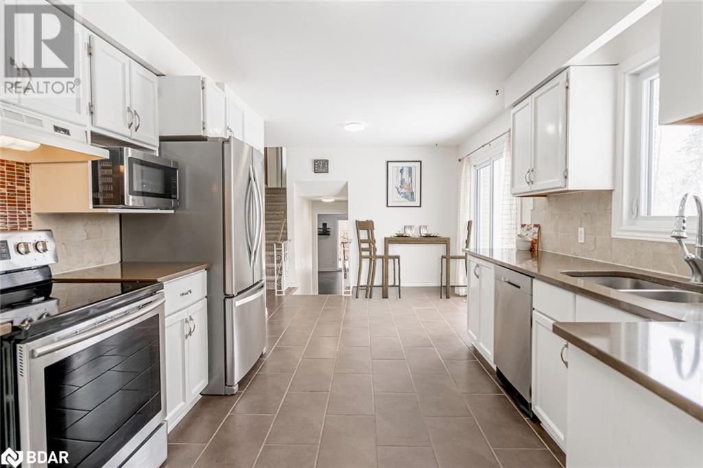 5853 Yonge Street, Innisfil, Ontario  L0L 1K0 - Photo 5 - 40711469