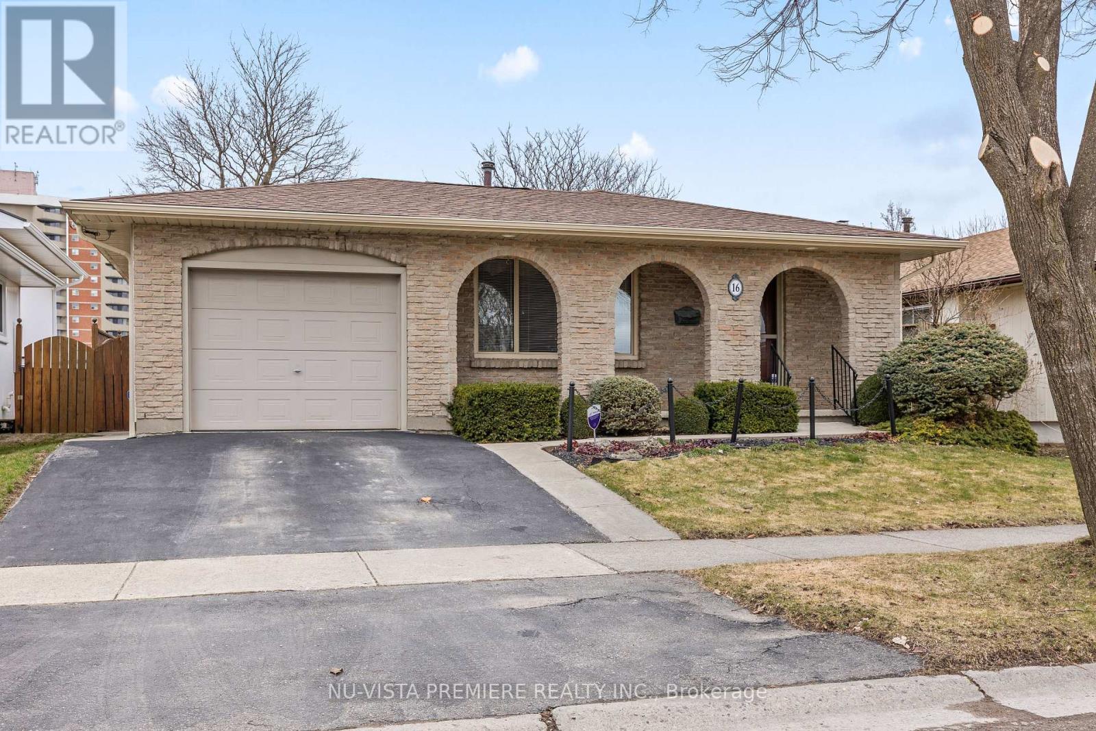 16 Renny Crescent