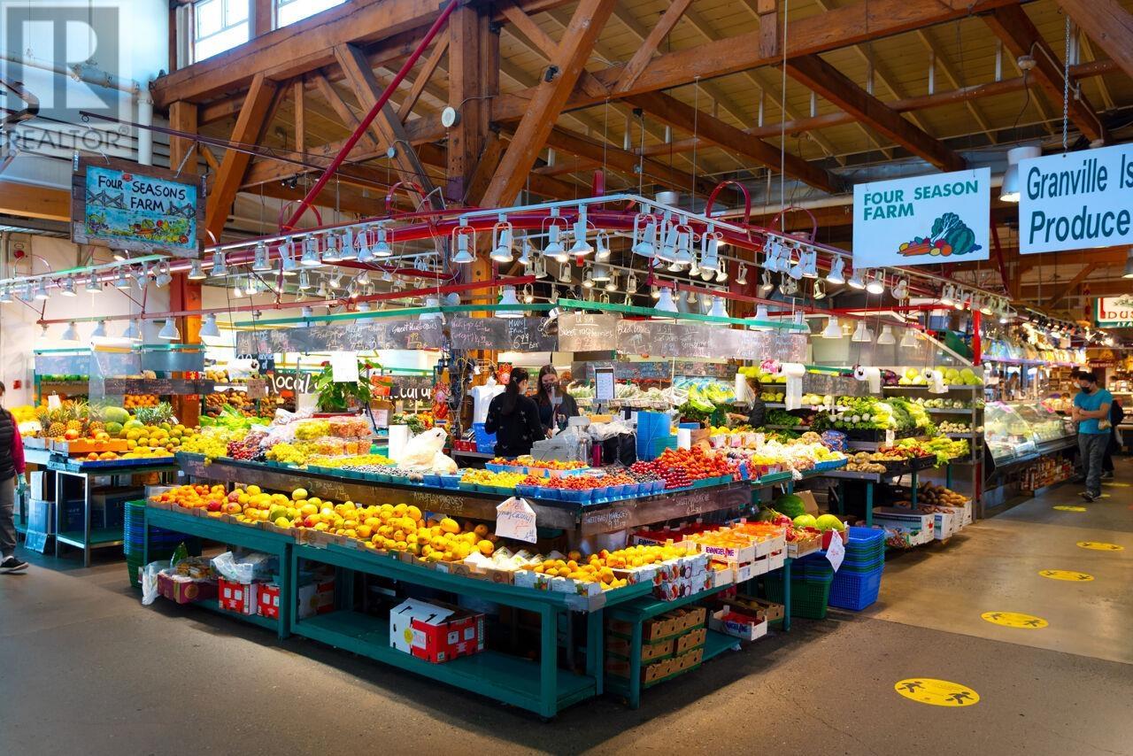 Listing Picture 32 of 35 : 701 1530 W 8TH AVENUE, Vancouver / 溫哥華 - 魯藝地產 Yvonne Lu Group - MLS Medallion Club Member