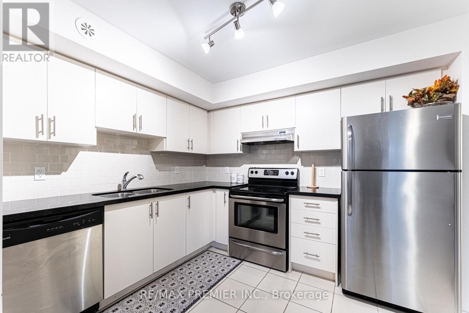 B02 - 26 Bruce Street, Vaughan, Ontario  L4L 1J4 - Photo 5 - N12047943