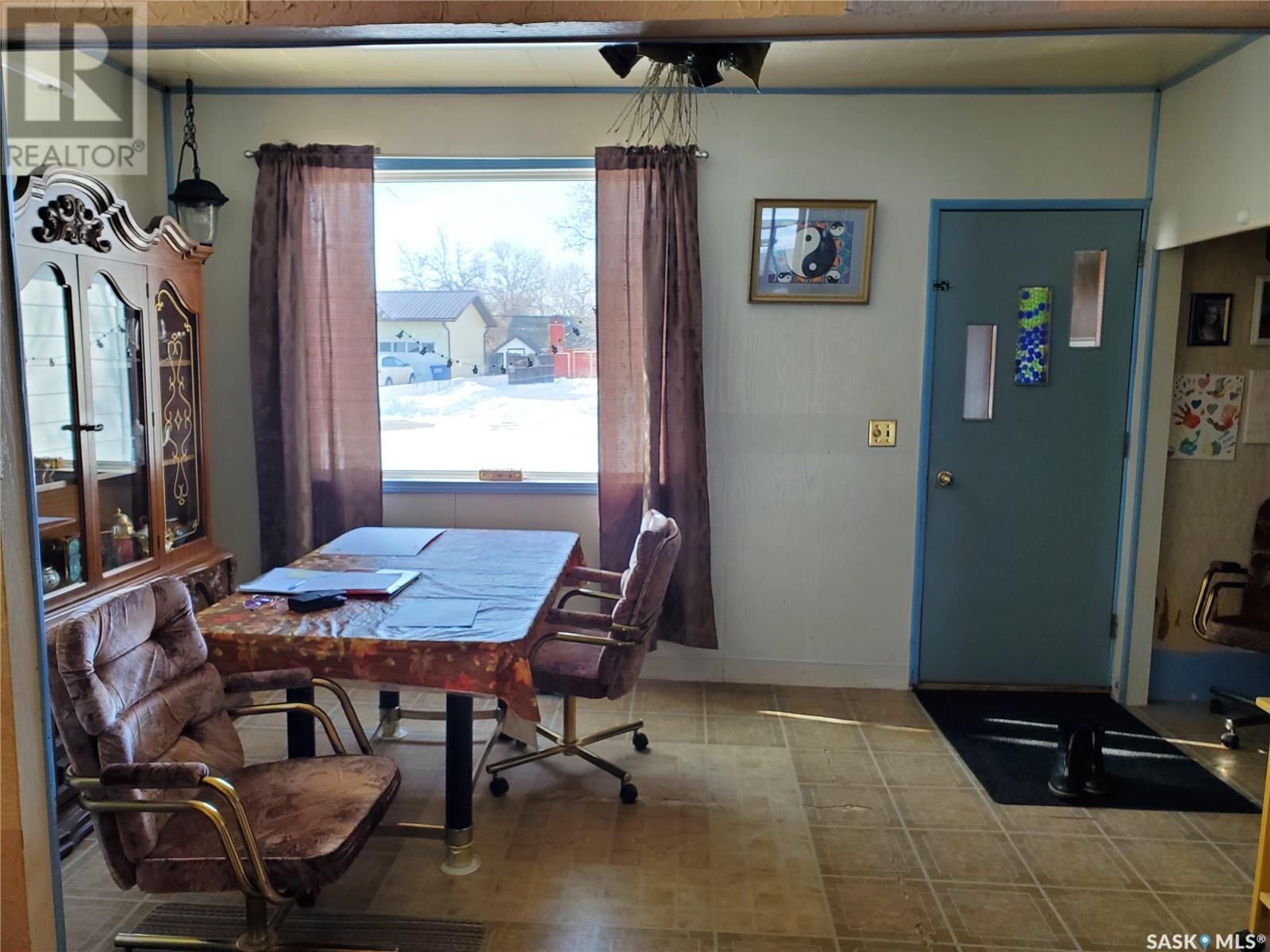 321 1st Street W, Ponteix, Saskatchewan  S0N 1Z0 - Photo 5 - SK000038