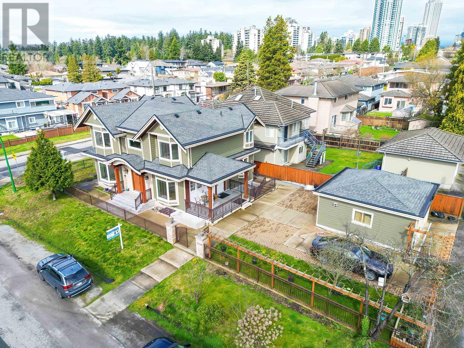 4319 Greta Street, Burnaby, British Columbia  V5J 1N9 - Photo 3 - R2982185
