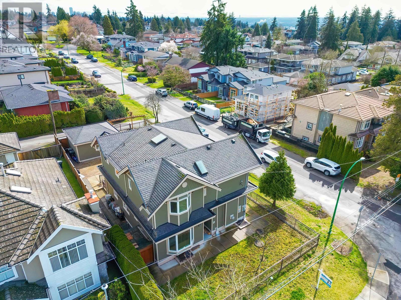 4319 Greta Street, Burnaby, British Columbia  V5J 1N9 - Photo 4 - R2982185