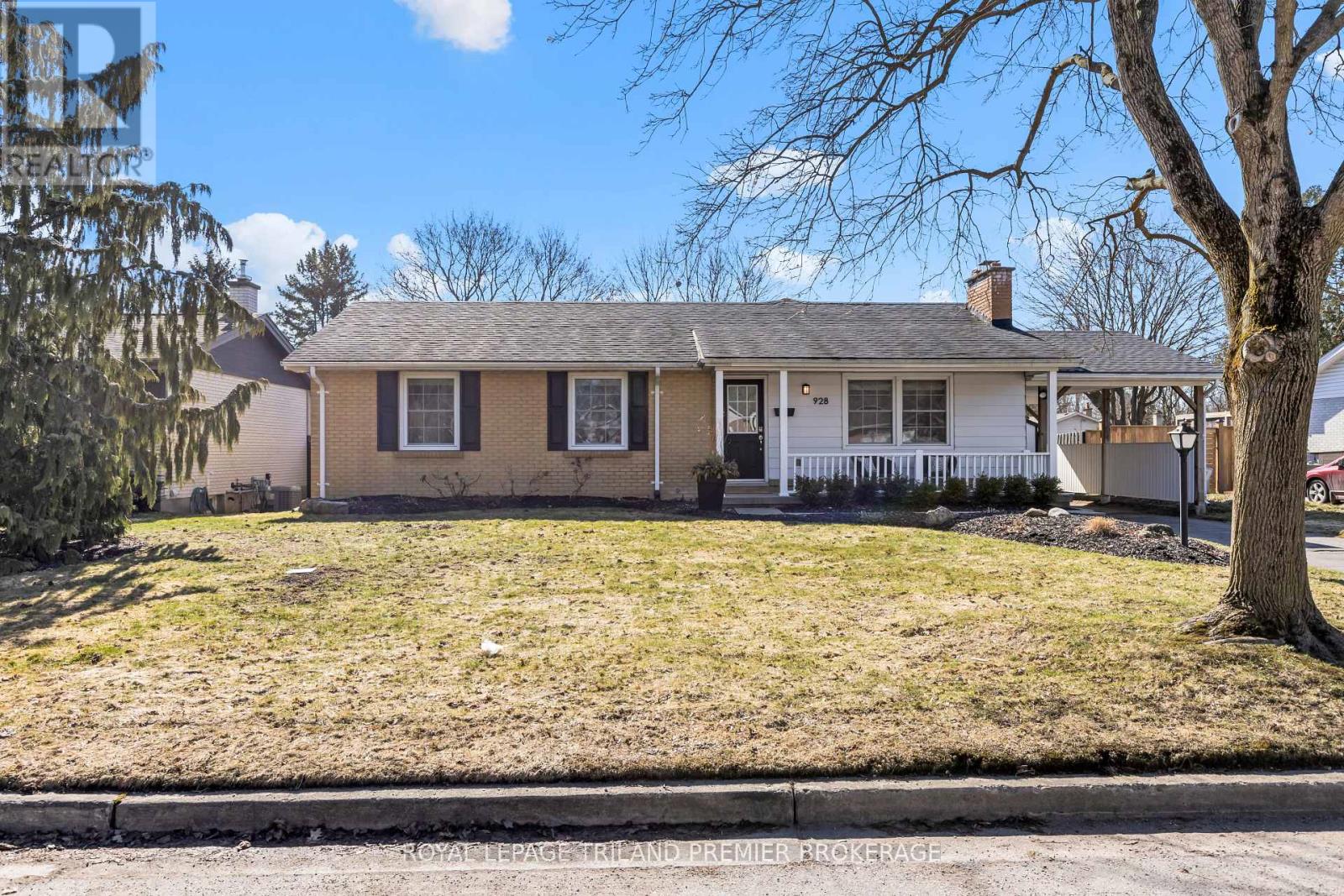 928 Dalkeith Avenue