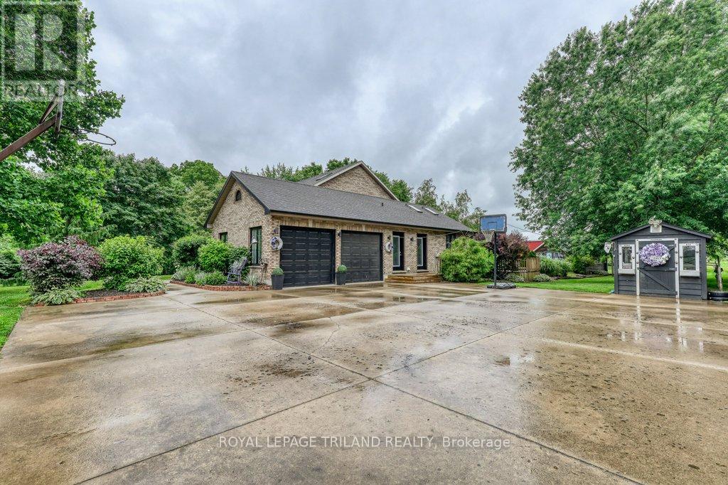 24920 Marsh Line, West Elgin, Ontario  N0L 2P0 - Photo 3 - X12048129