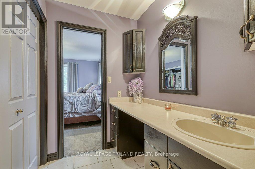 24920 Marsh Line, West Elgin, Ontario  N0L 2P0 - Photo 35 - X12048129
