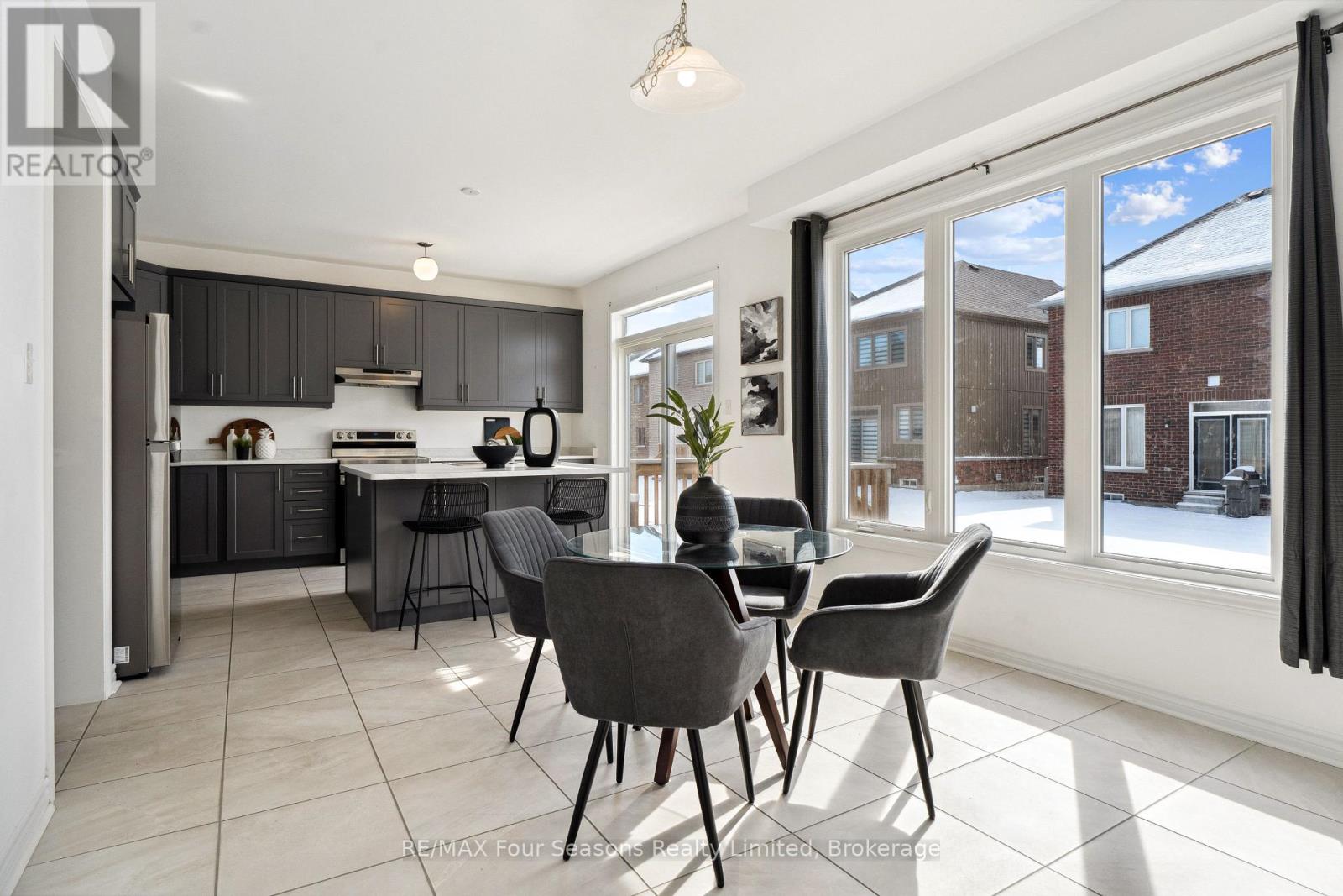 12 Mclean Avenue, Collingwood, Ontario  L9Y 3V2 - Photo 3 - S12048038