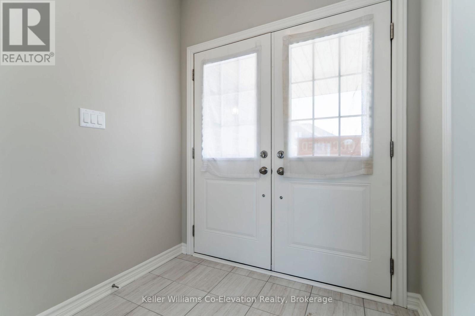 264 Springfield Crescent, Clearview (Stayner), Ontario  L0M 1S0 - Photo 3 - S12048052