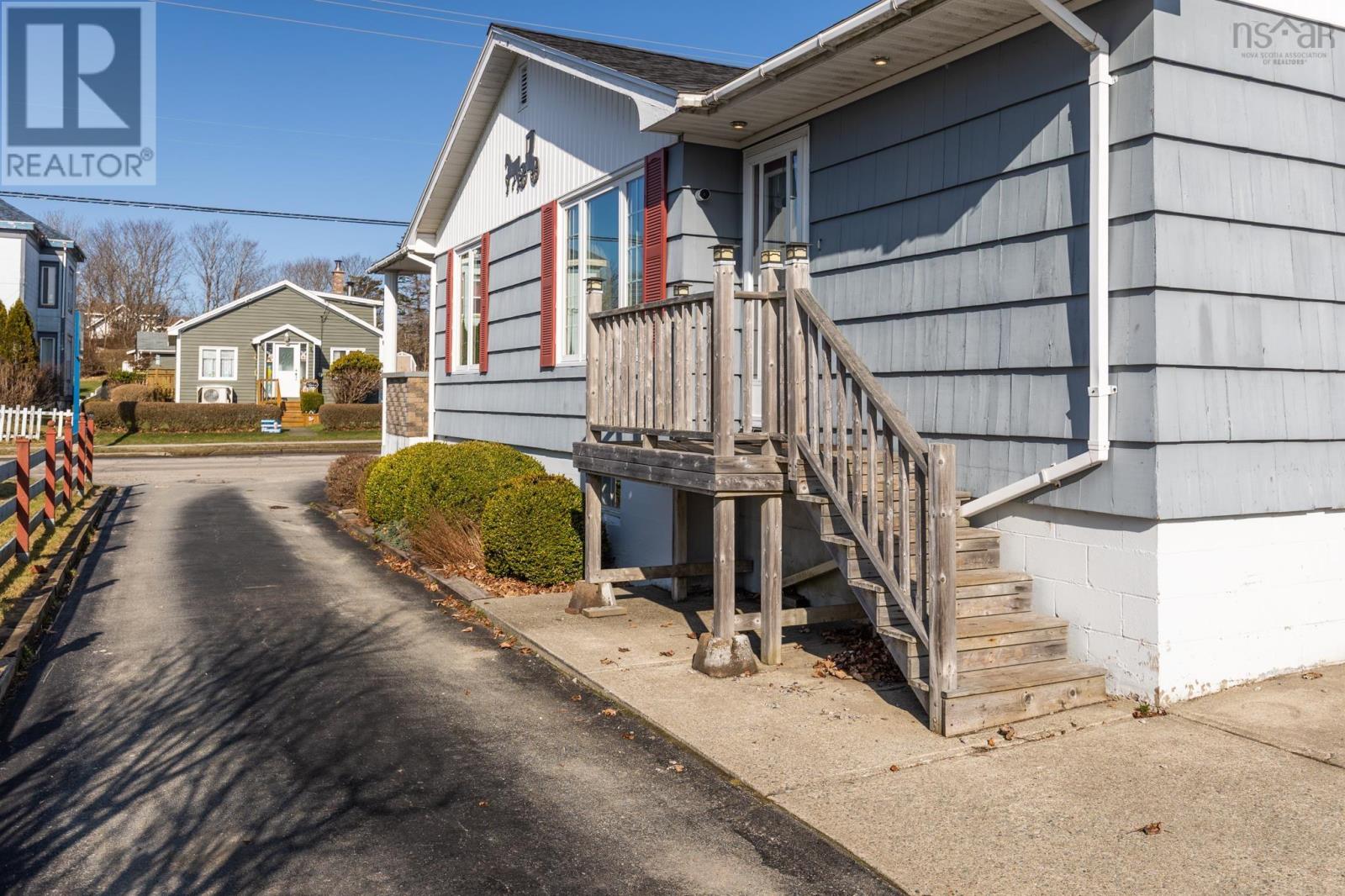 165 Pleasant Street, Yarmouth, Nova Scotia  B5A 2J5 - Photo 4 - 202506133