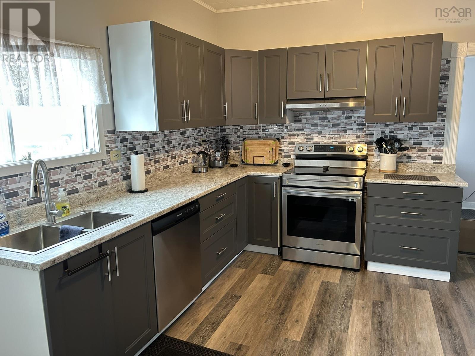 28 Duke Street, Oxford, Nova Scotia  B0M 1P0 - Photo 6 - 202503637