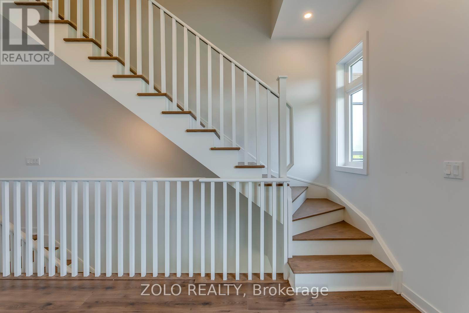 3049 Trailside Drive, Oakville, Ontario  L6M 4M2 - Photo 3 - W12048081