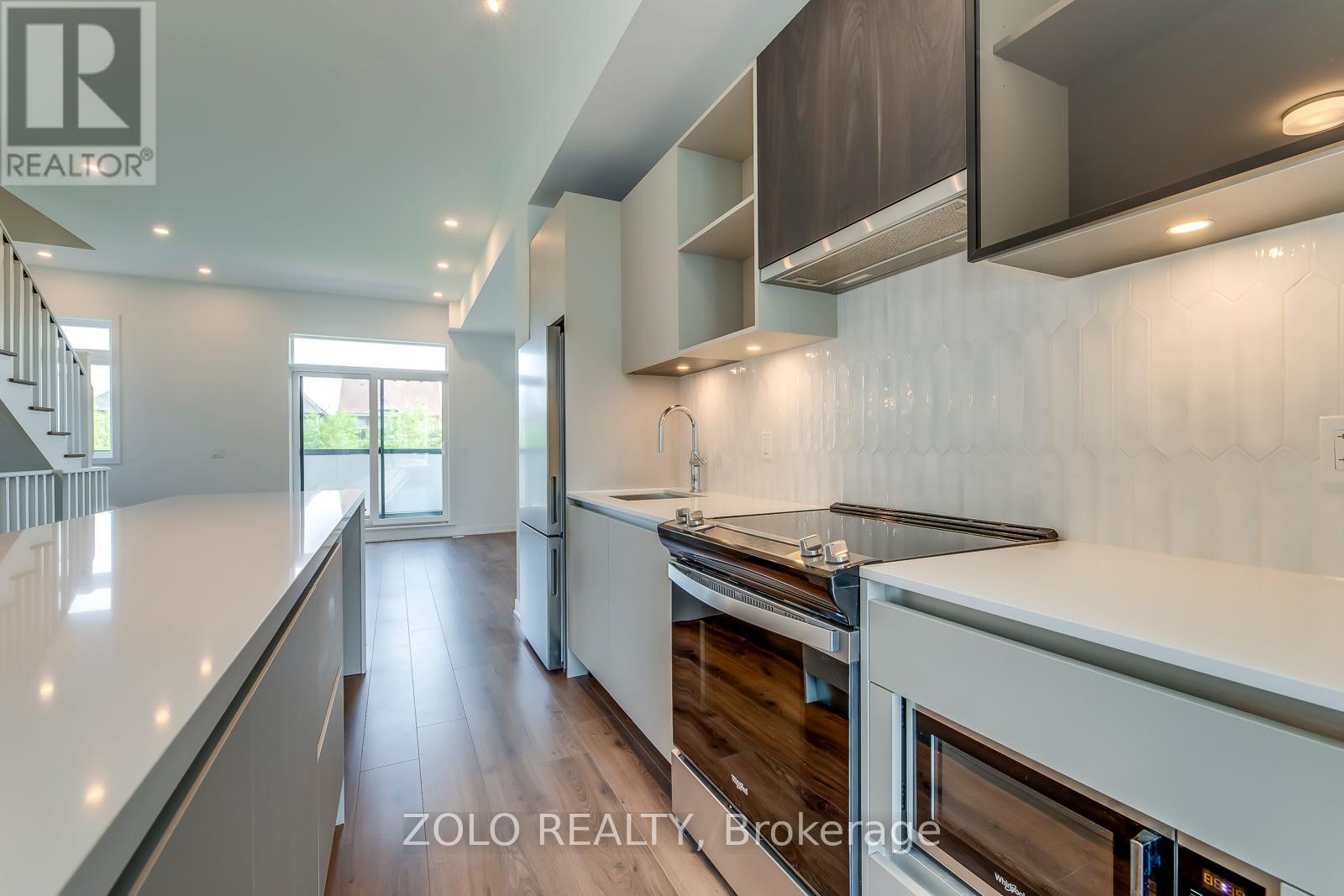 3049 Trailside Drive, Oakville, Ontario  L6M 4M2 - Photo 6 - W12048081